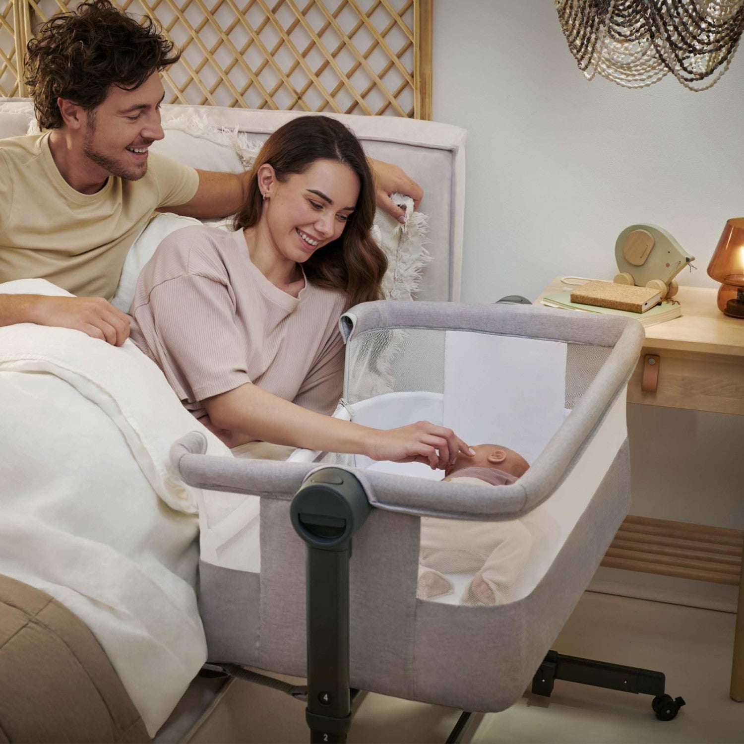 Kinderkraft Nestee Up 2 Culla Co-Sleeping Con Materasso, 5 Livelli Di Altezza, 4 Ruote, Beige