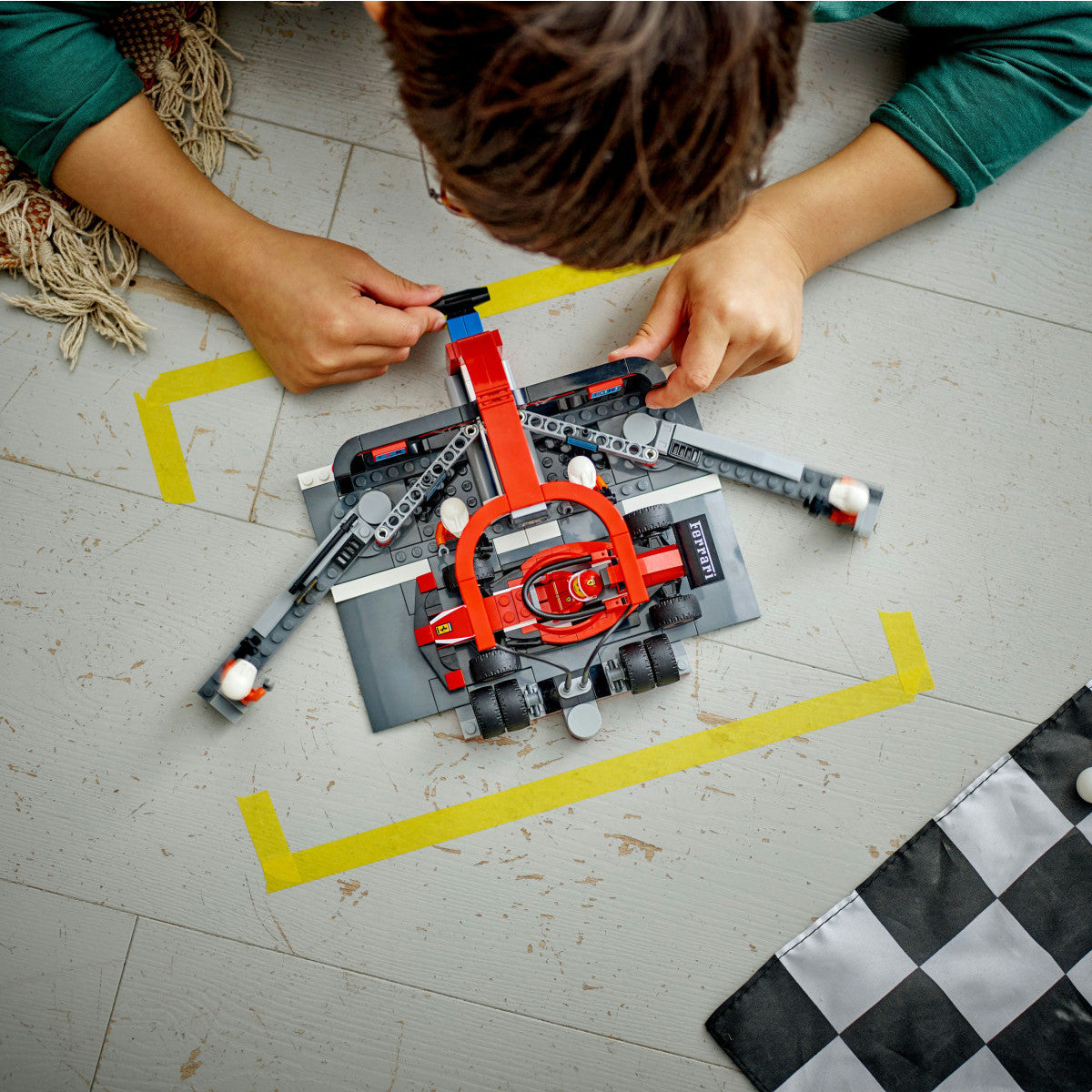 LEGO City 60443 F1 Pit Stop e Meccanici con Ferrari 322 Pezzi 6 Anni