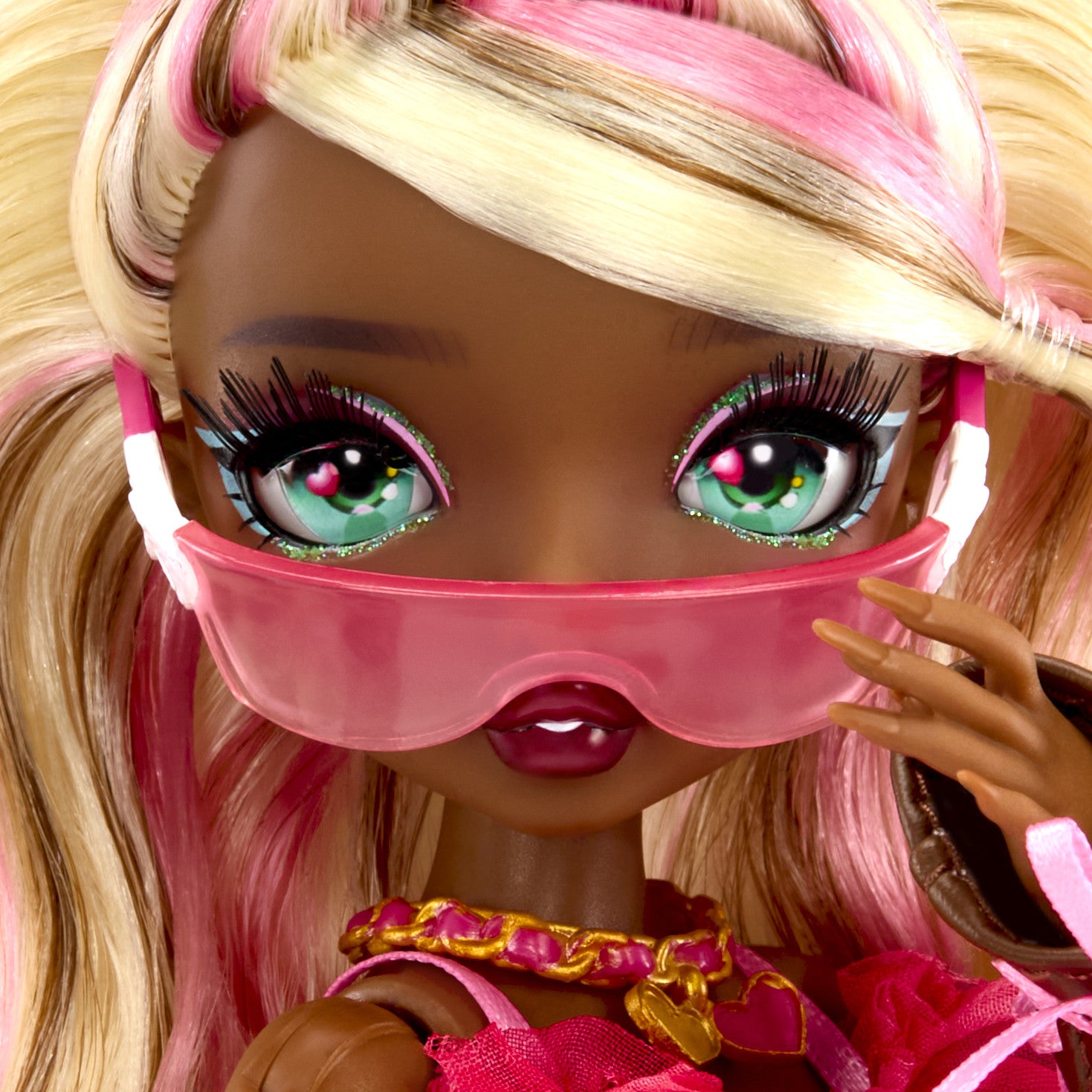 MGA Entertainment Mirror Mi Amora Valentina