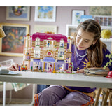 LEGO Friends 42704 Grand Hotel Di Heartlake City, Giocattolo Con 6 Mini Bamboline, 2 Animali E Accessori, Regalo Bambine 9