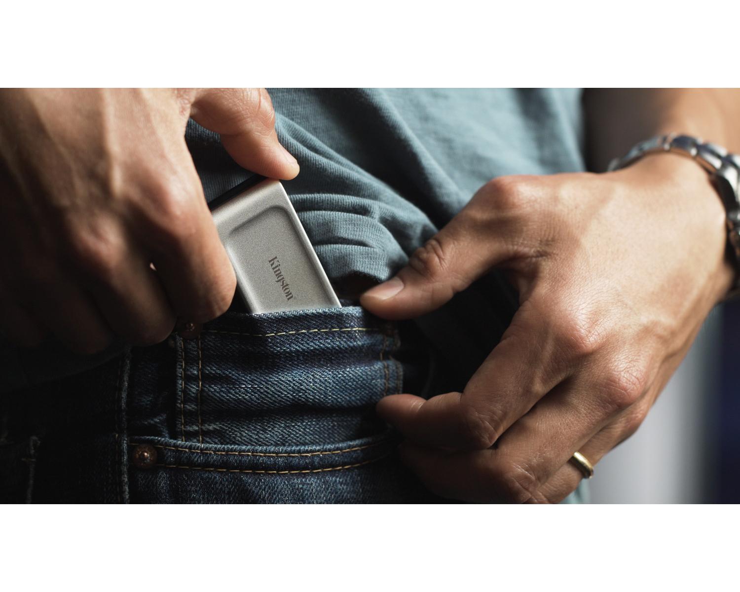 Kingston Technology XS2000 SSD Esterno Portatile 2 TB Nero Argento