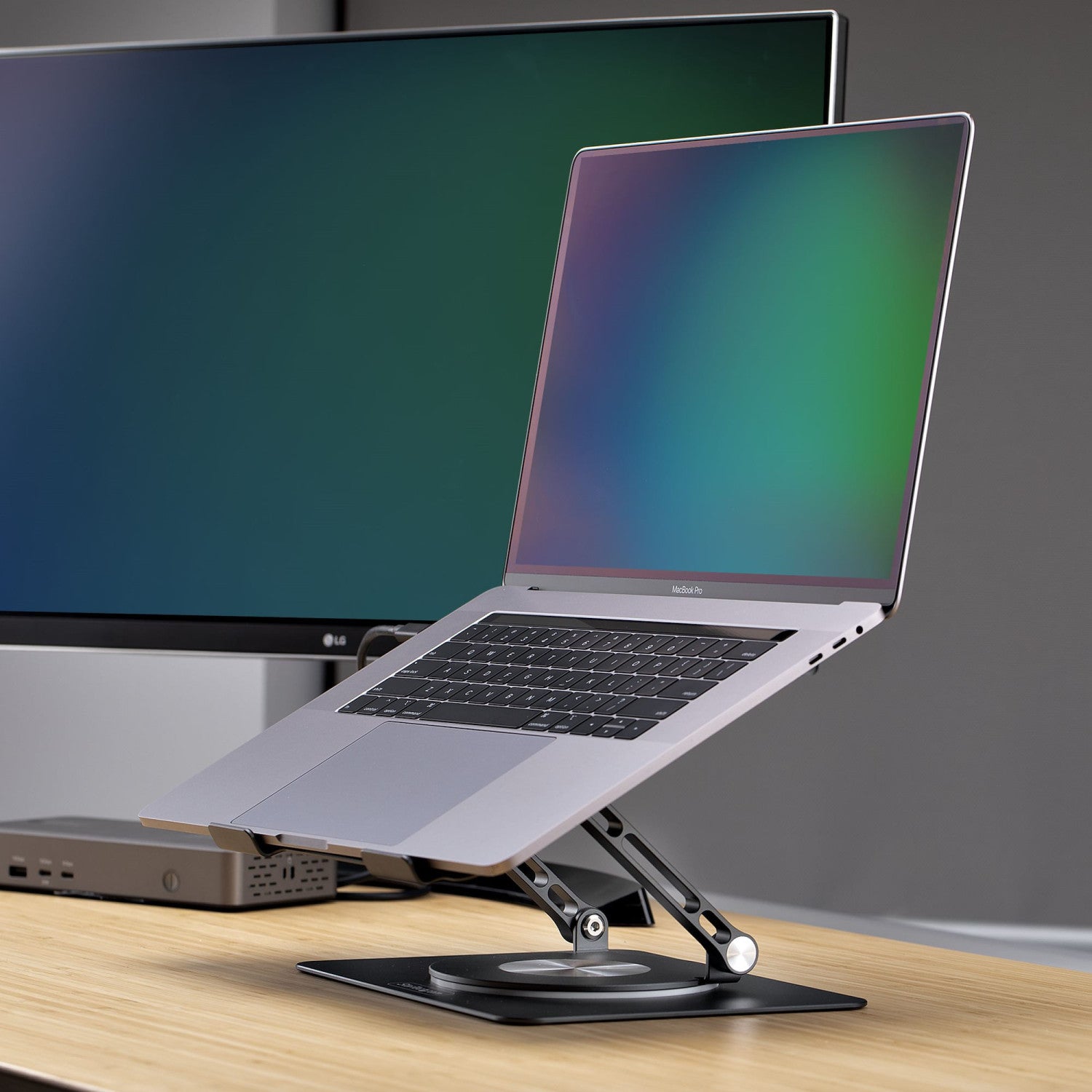 StarTech.com Supporto per PC portatile con rotazione a 360 , rialzo ergonomico da scrivania per laptop, rialzo con inclinazione regolabile, max 5 kg, alluminio