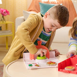 Kinetic Sand , Set di Gioco Squish Pizza, con 452 g di Sabbia e 5 Attrezzi, Giocattoli per Bambini e Bambine, 5 Anni