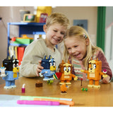 LEGO Bluey 11217 Famiglia Bluey in Mattoncini, 4 Personaggi e Accessori, 466 Pezzi, Età 5