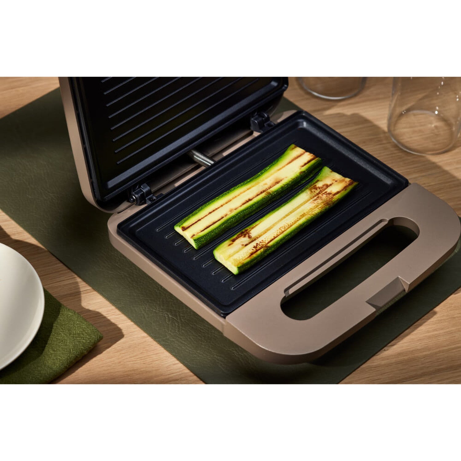 Ariete 1971 Tostiera Breakfast Wood, Griglia Elettrica Panini, 750W, Effetto Legno, Piastra Antiaderente Grill 23x13cm, Riponimento Verticale, Tortora