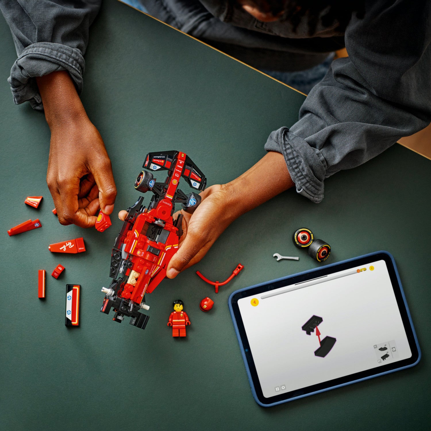 LEGO Speed Champions Ferrari SF-24 F1 Auto da Corsa 275 Pezzi 10