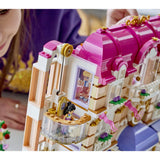 LEGO Friends 42704 Grand Hotel Di Heartlake City, Giocattolo Con 6 Mini Bamboline, 2 Animali E Accessori, Regalo Bambine 9
