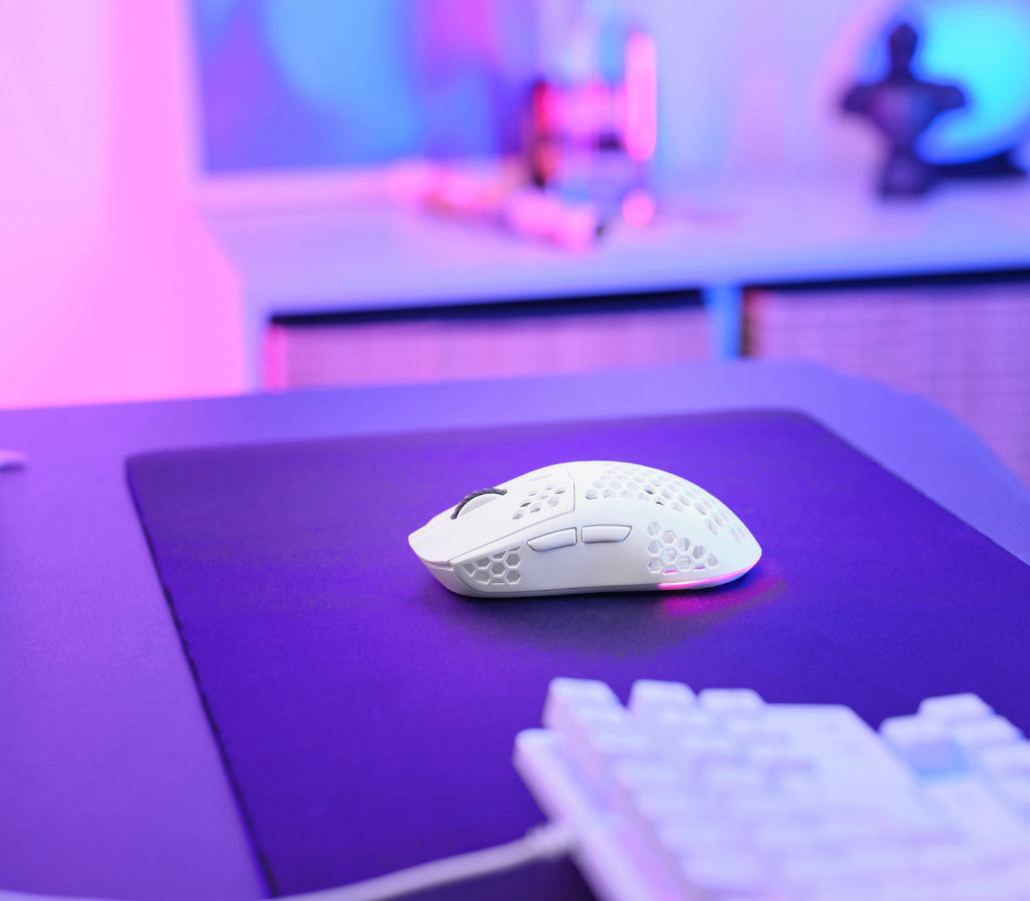 Trust GXT 929 Helox mouse Giocare Mano destra RF Wireless Ottico 4800 DPI Bianco