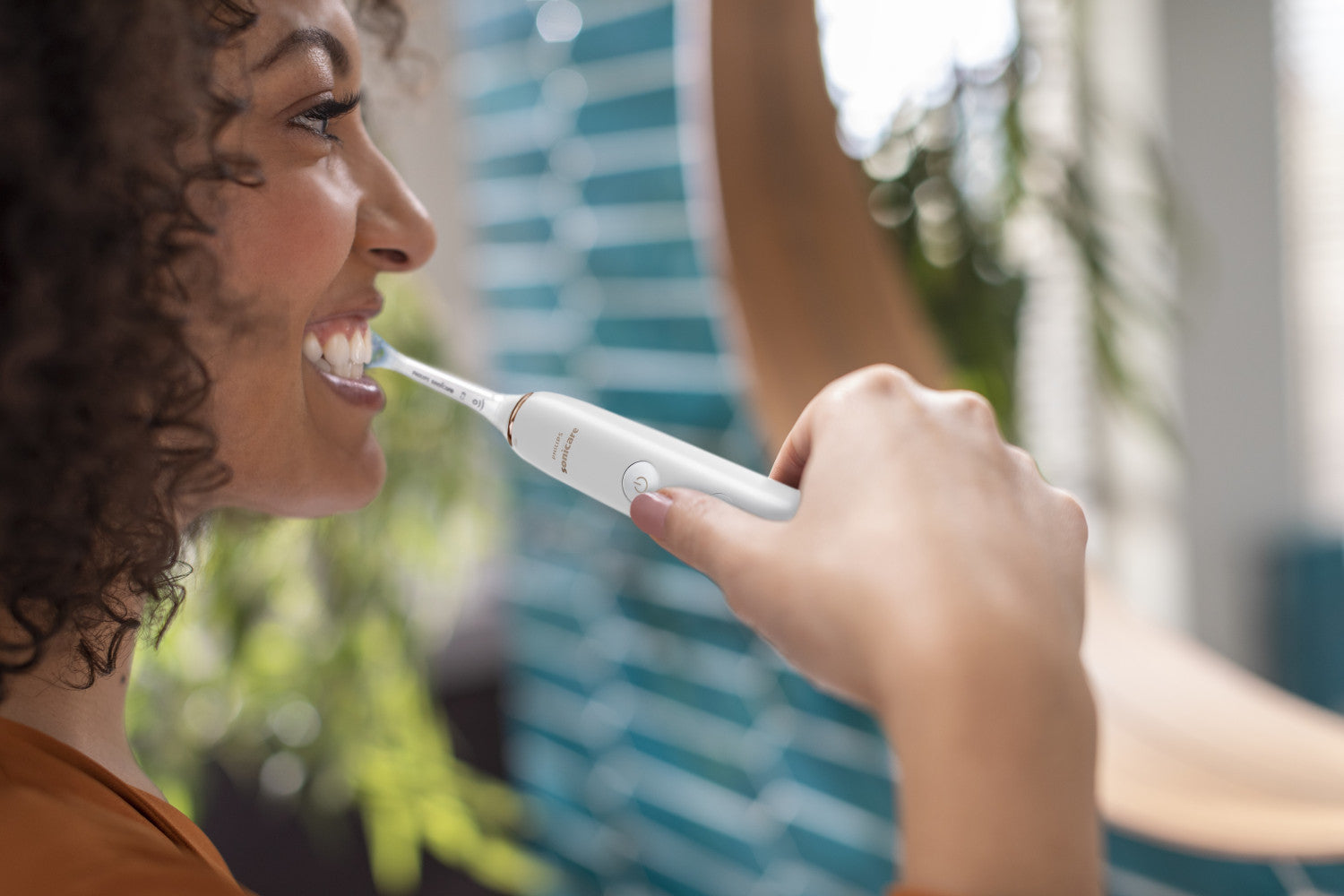 Philips Sonicare DiamondClean serie 9000 Sonicare Spazzolini Elettrici Sonici con App, confezione da 1 spazzolino bianco e 1 spazzolino nero HX9914/57