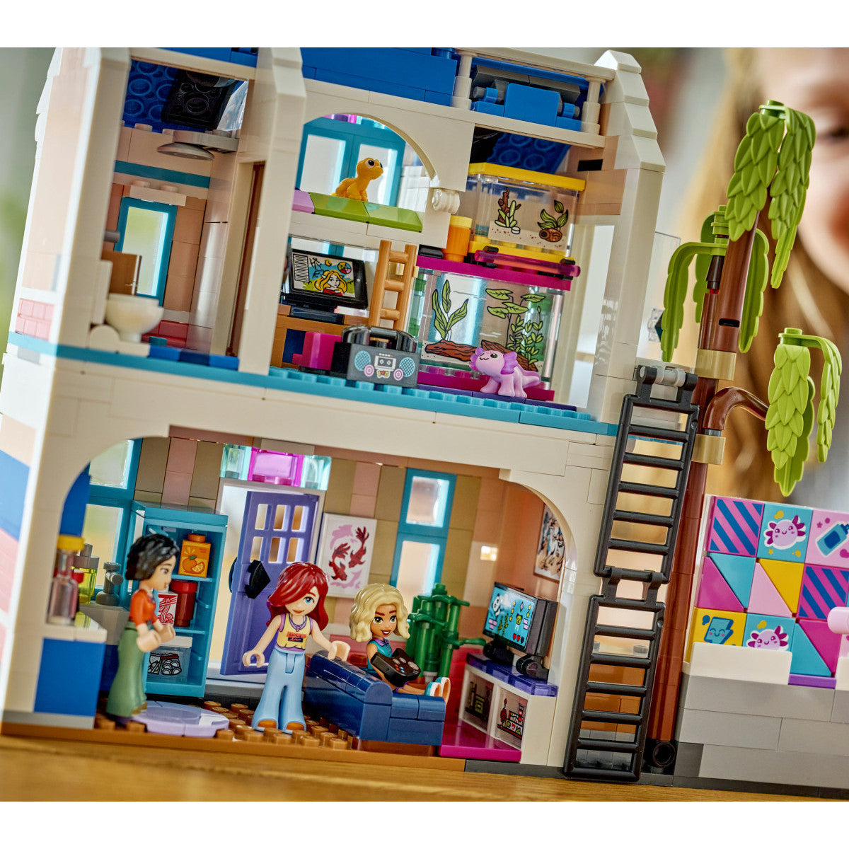 LEGO Friends Casa della Famiglia di Liann 42687 Set da Costruzione 946 Pezzi per Bambini dai 7 Anni