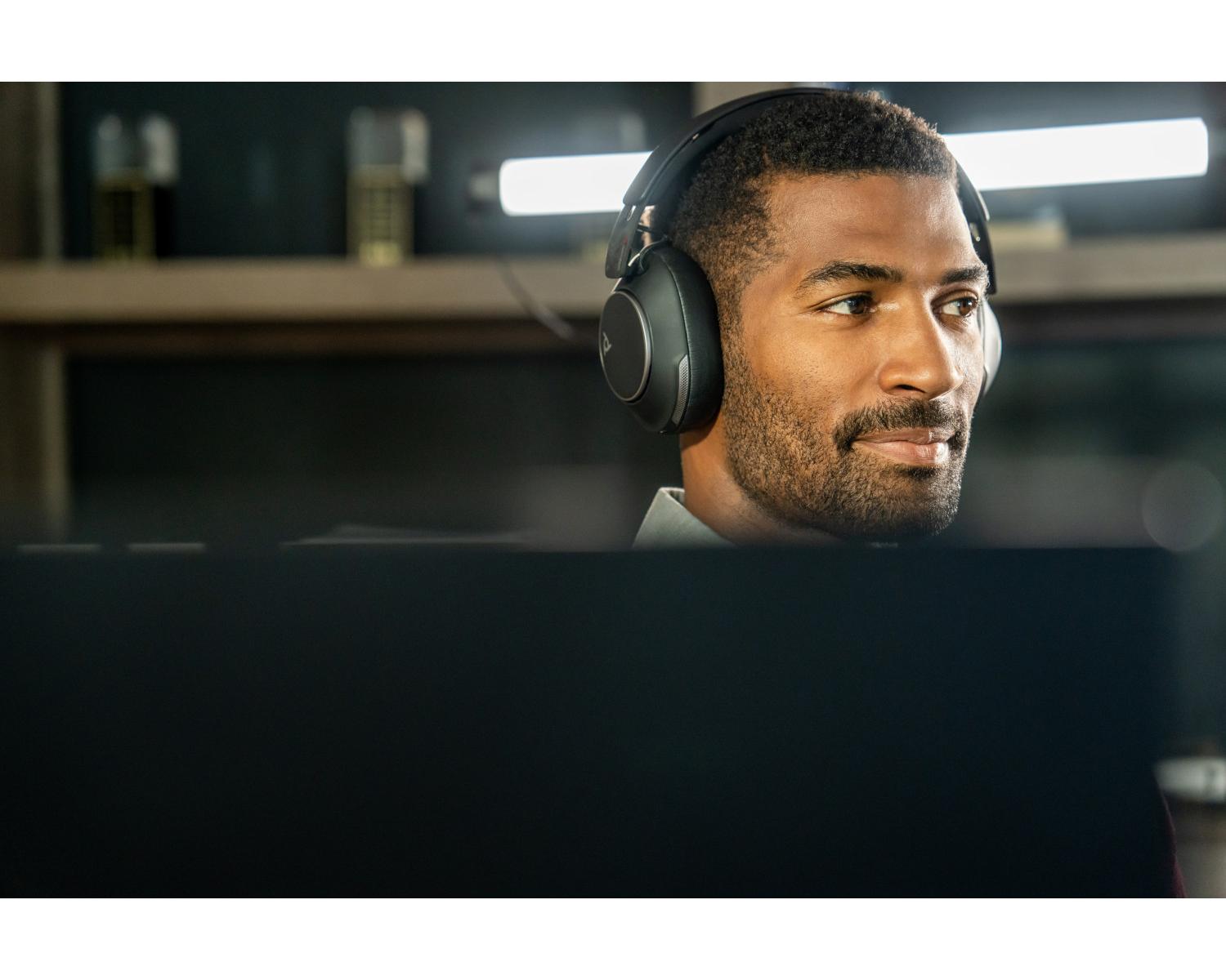 POLY Cuffie Voyager Surround 80 UC con connettore USB-C certificate per Microsoft Teams adattatore USB-C/A
