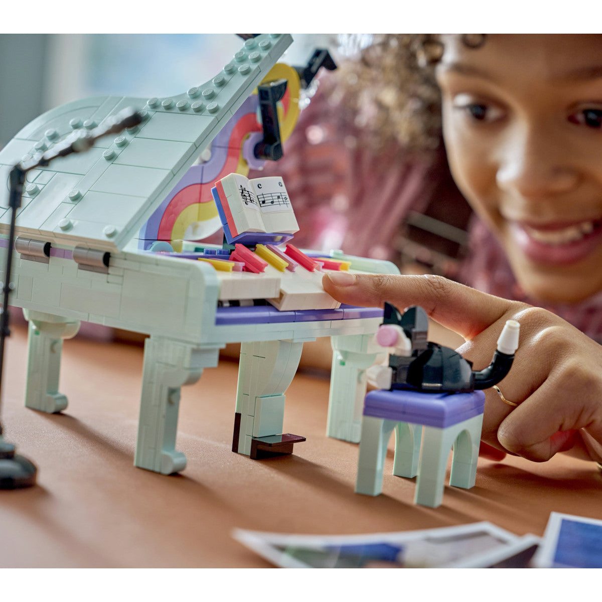 LEGO Creator 31392 3in1: Pianoforte Decorativo con Gatto, Giocattolo Retrò Trasformabile in Radio o Giradischi, Regalo da 9