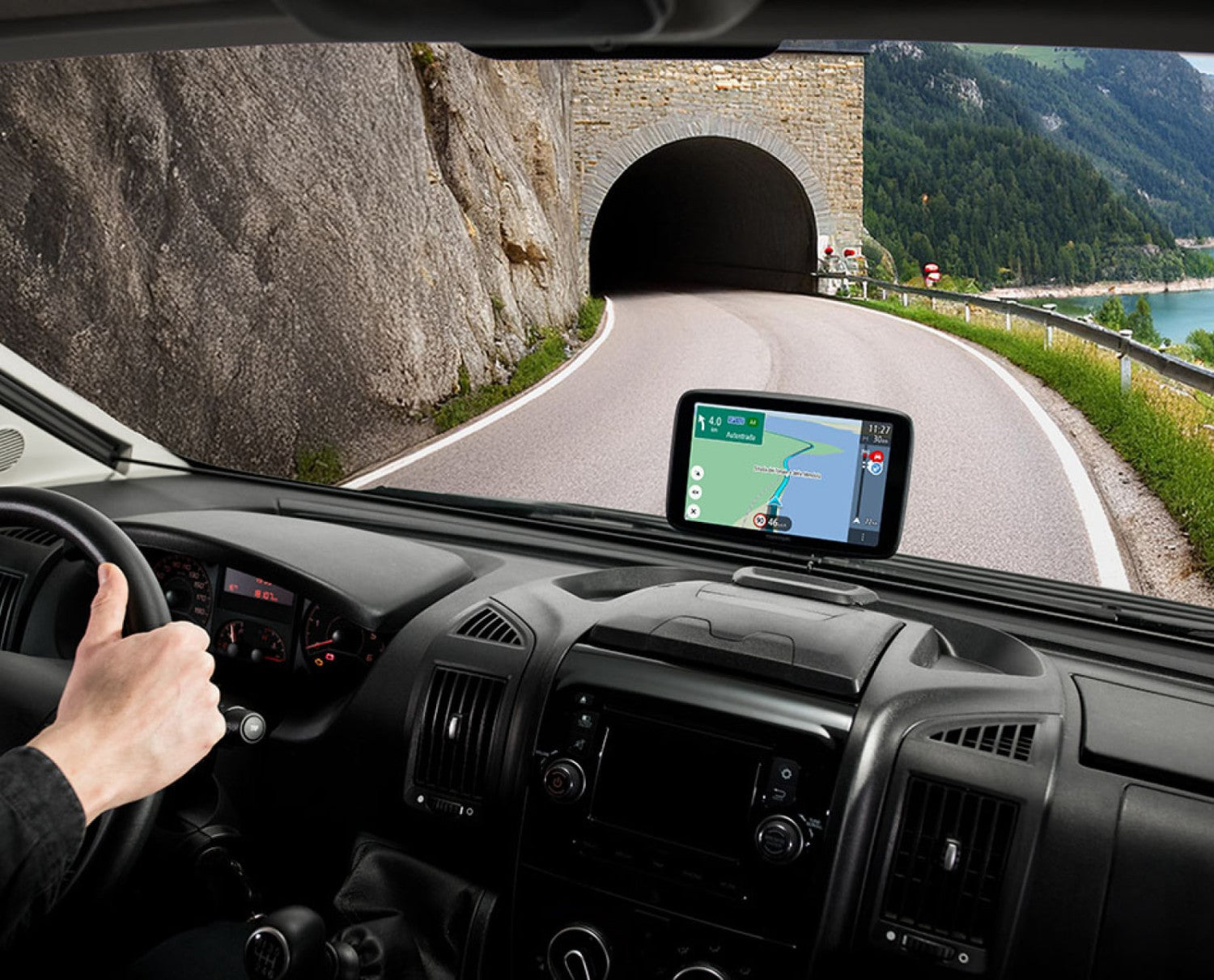 TomTom GO Camper Tour navigatore Fisso 15,2 cm (6 pollici) Touch screen Nero