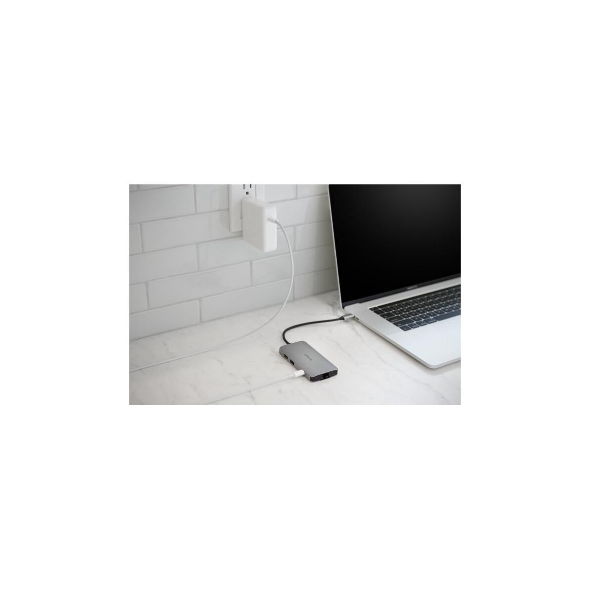Kensington Hub portatile senza driver 8-in-1 USB-C UH1400P