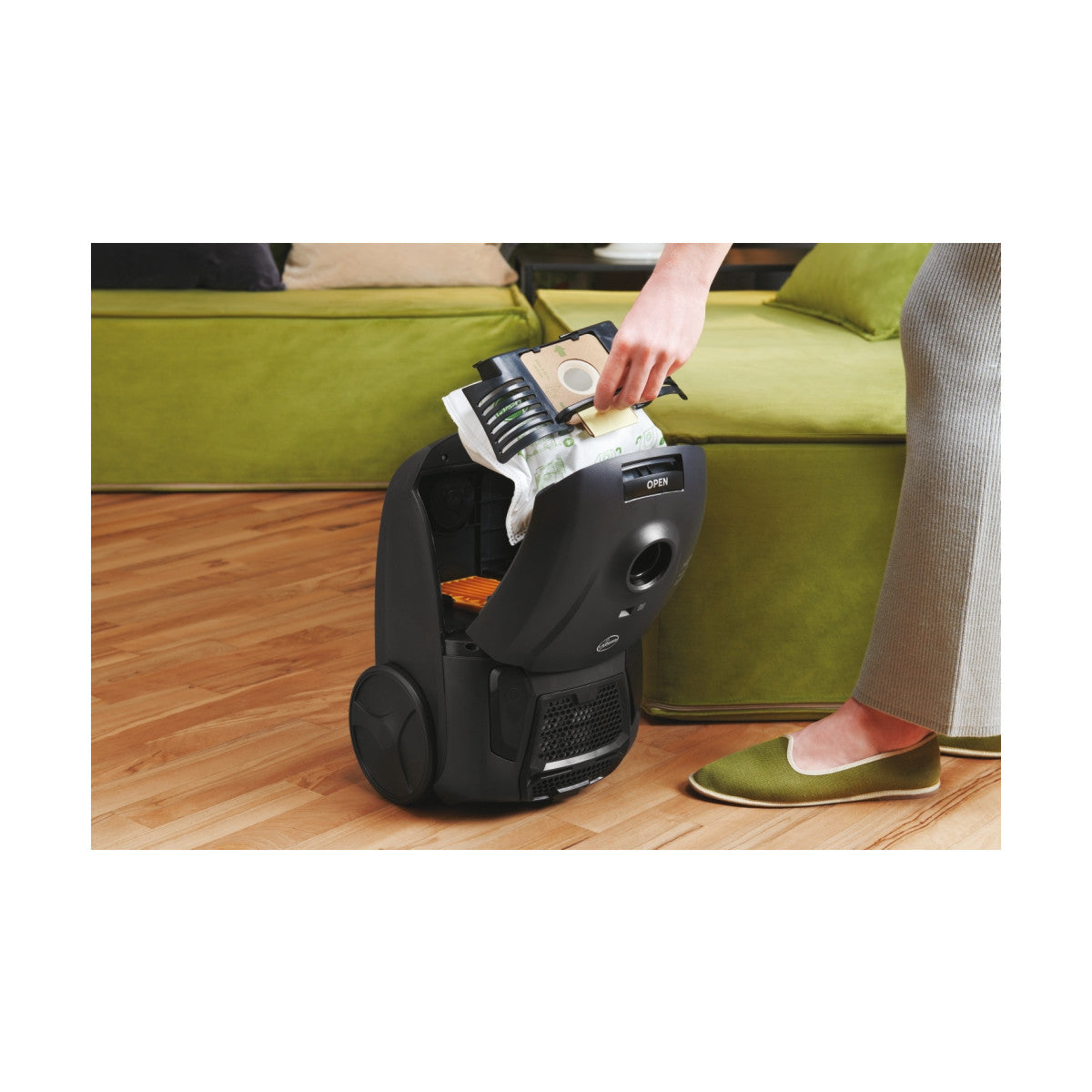 Hoover HE120PET 011 aspirapolvere 2,5 L A cilindro Secco 700 W Sacchetto per la polvere