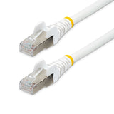 StarTech.com Cavo Ethernet CAT 6a - 2m - Bianco - Cavo di rete LAN Low Smoke Zero Halogen (LSZH) - 10GbE 500MHz 100W PoE - Filo/Cavo patch schermato S/FTP con spinotto RJ45 antigroviglio e rilievi di trazione