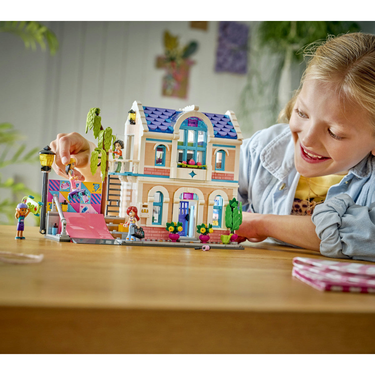 LEGO Friends Casa della Famiglia di Liann 42687 Set da Costruzione 946 Pezzi per Bambini dai 7 Anni
