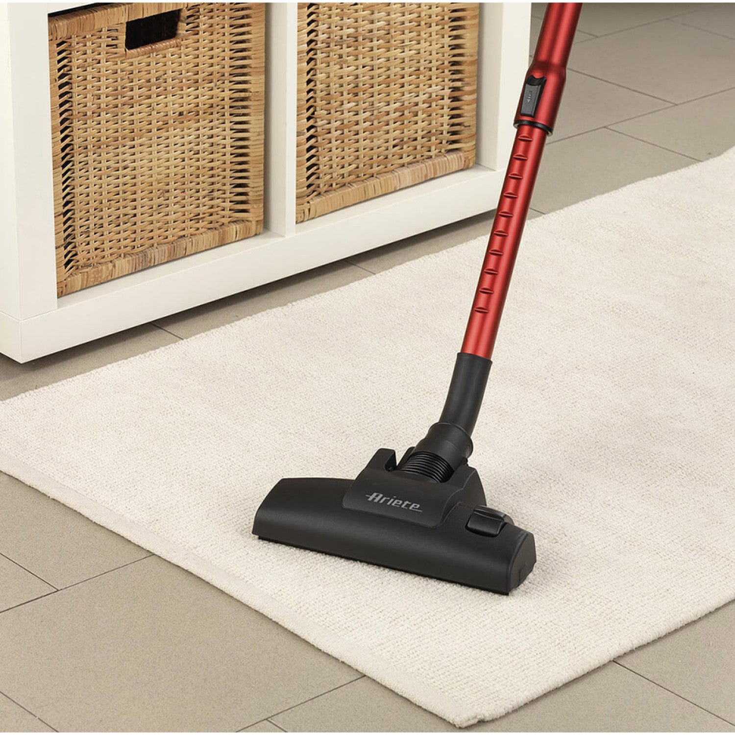 Ariete 2761 Scopa Elettrica Portatile Senza Sacchetto Nero Rosso