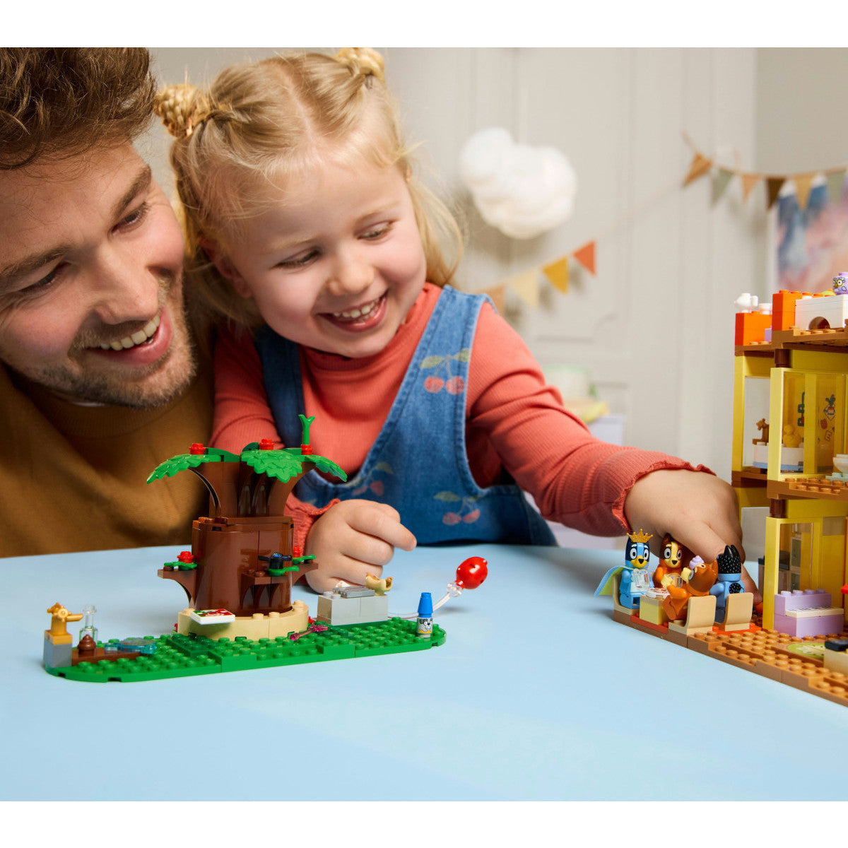 LEGO Bluey 11203 Casa della Famiglia di Bluey Playset 4 Anni 382 Pezzi