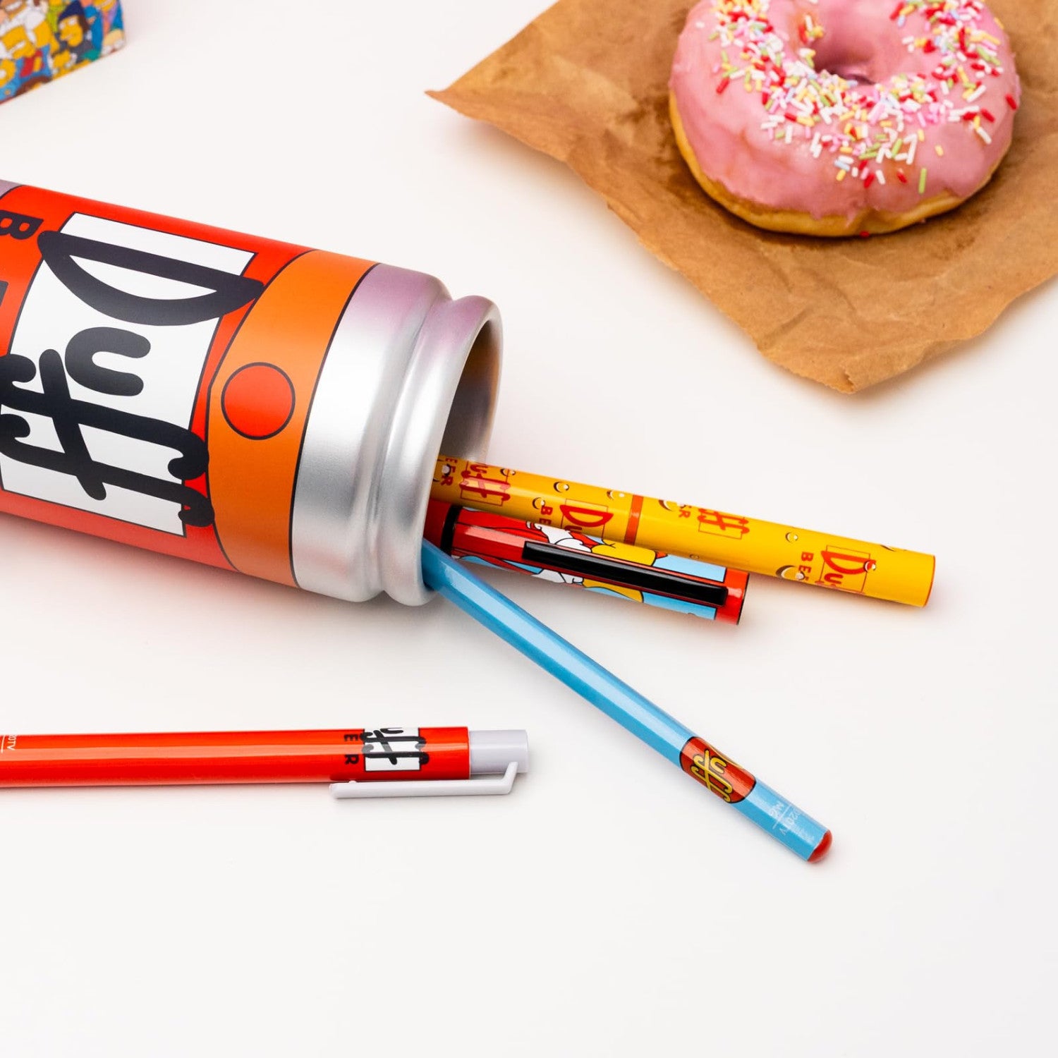 Grupo Erik Portapenne 3D The Simpsons Duff Beer in Resina con Set Cancelleria - 2 Penne, Matita, Gomma e Temperino