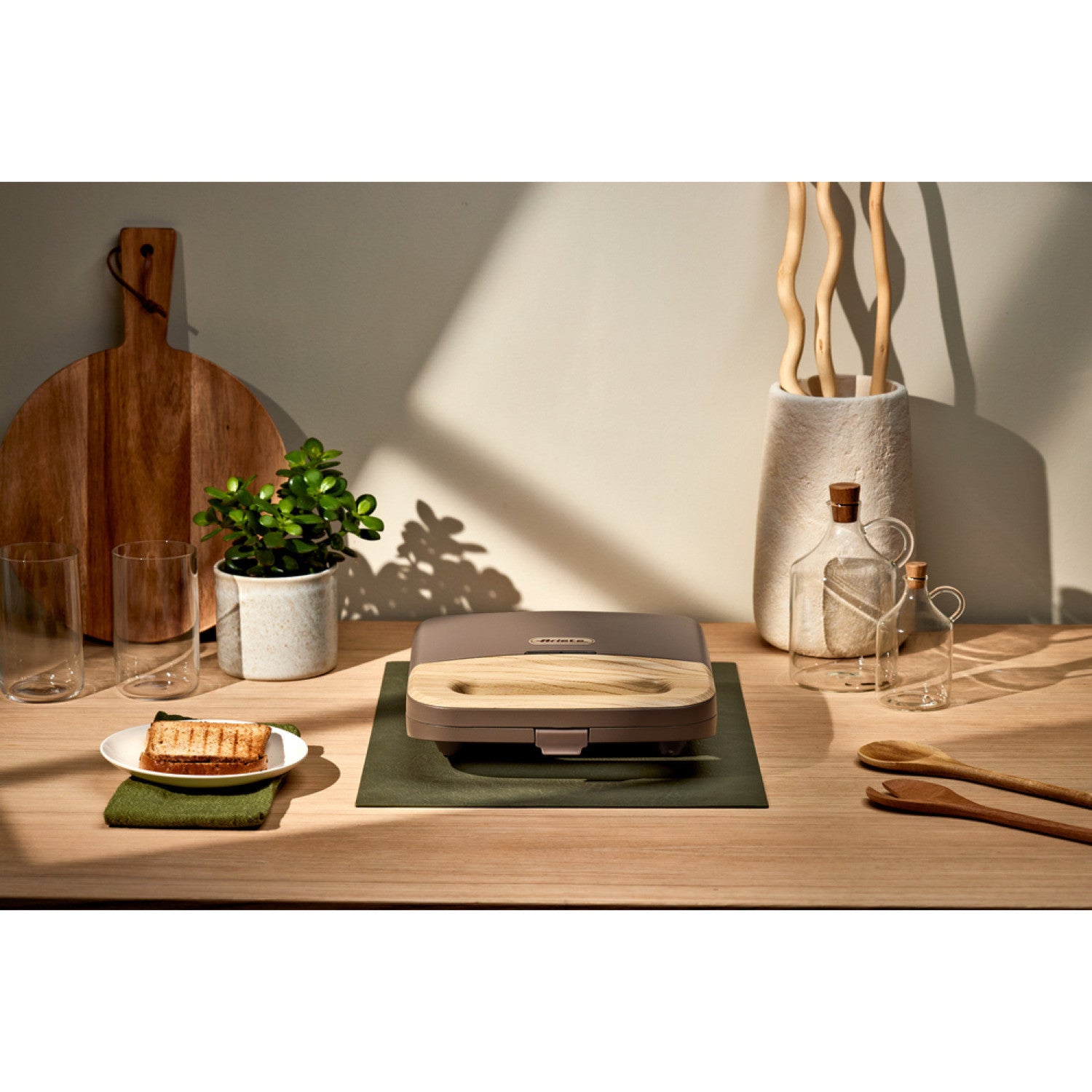 Ariete 1971 Tostiera Breakfast Wood, Griglia Elettrica Panini, 750W, Effetto Legno, Piastra Antiaderente Grill 23x13cm, Riponimento Verticale, Tortora