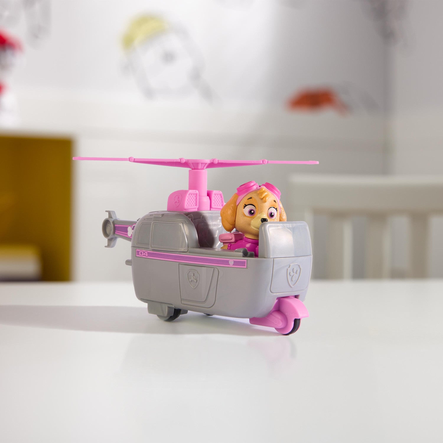 PAW Patrol , Elicottero di Skye con Personaggio Action Figure, Veicolo di Salvataggio Aereo con Elica Rotante per Missioni ad Adventure Bay, Giocattolo per Bambini e Bambine, 3 Anni
