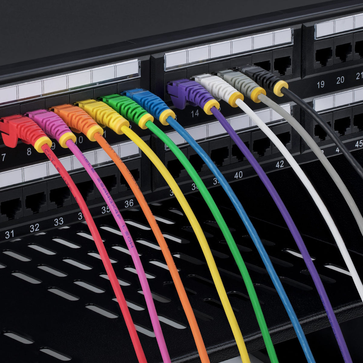 StarTech.com Cavo Ethernet CAT6 Blu da 10m; Patch UTP con Plug RJ45 Antigroviglio e Rilievi di Trazione, Cavo Lan Slim in Rame Puro 28AWG, Sottoposto a test Fluke