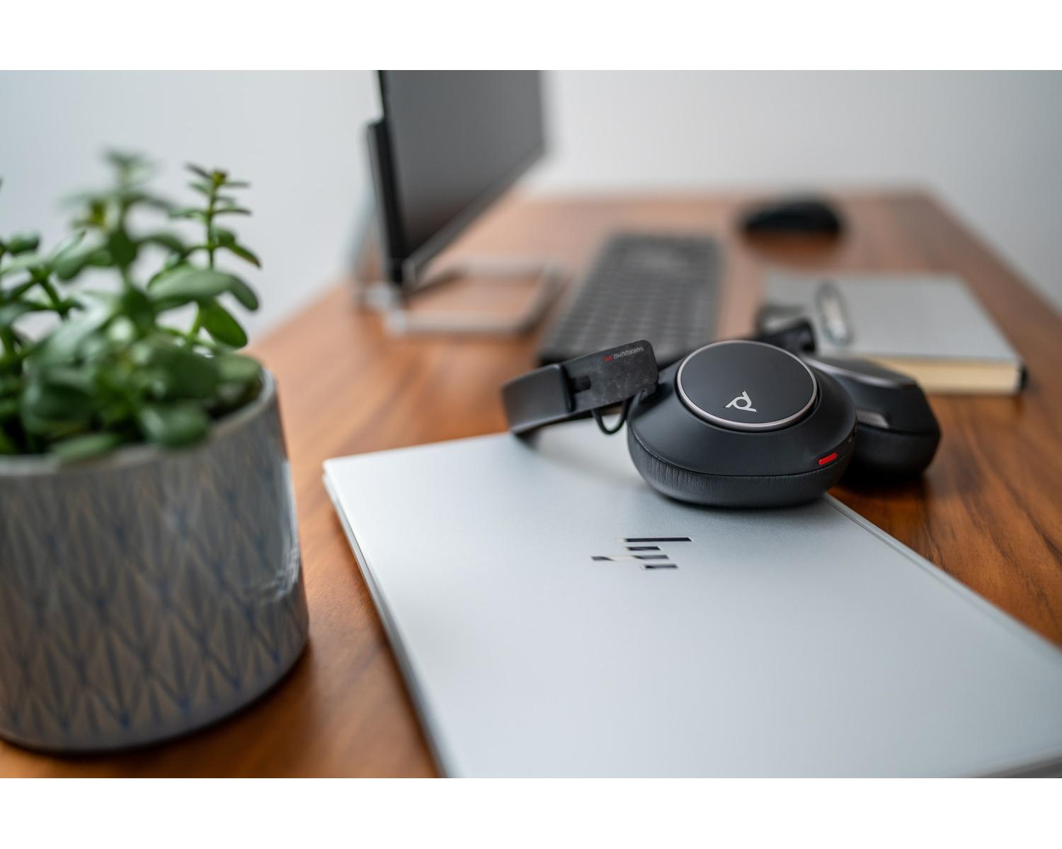 POLY Cuffie Voyager Surround 80 UC con connettore USB-C certificate per Microsoft Teams adattatore USB-C/A