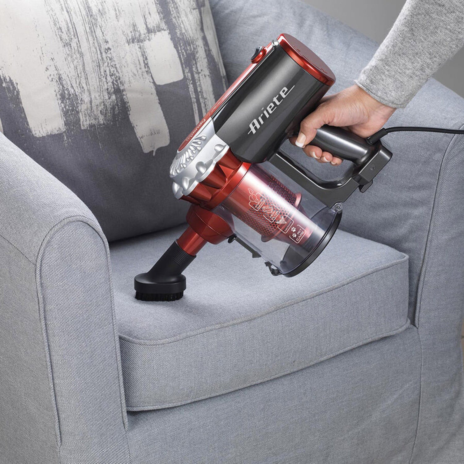 Ariete 2761 Scopa Elettrica Portatile Senza Sacchetto Nero Rosso