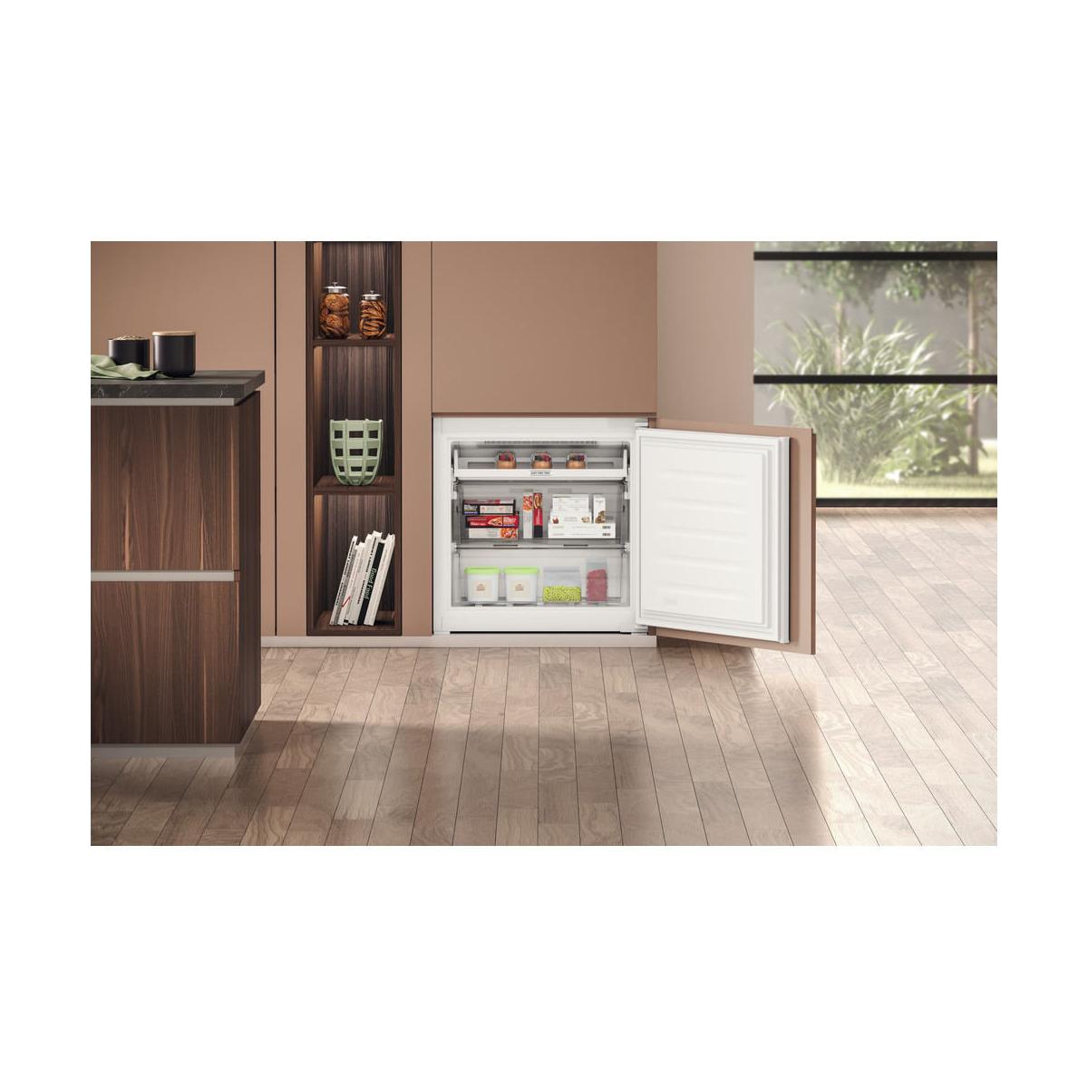 Hotpoint Ariston Frigorifero combinato ad incasso HA SP70 T111