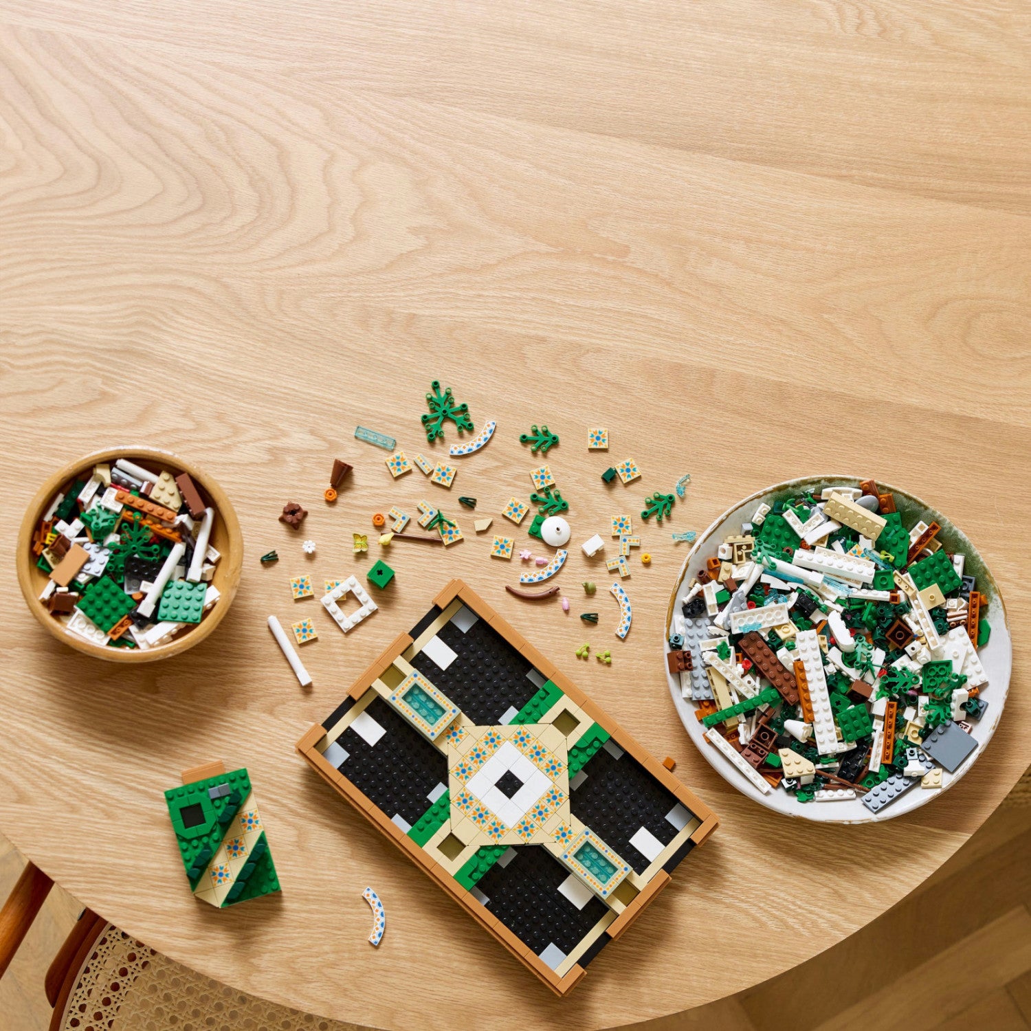 LEGO Icons 10359 Giardino della Fontana Set da Costruzione 1302 Pezzi 18 Anni