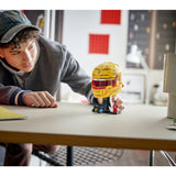 LEGO Editions 43022 Casco Di Lewis Hamilton Scuderia Ferrari HP, Con Minifigure F1 Da Collezione, Regalo Ragazzi E Fan 14
