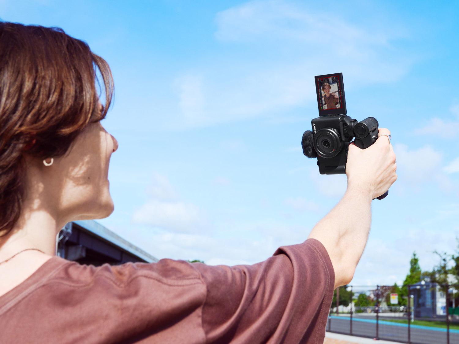 Sony Vlog camera ZV-1F di Fotocamera digitale (schermo orientabile, video in 4K, slow motion, funzionalità per vlog) - Nera