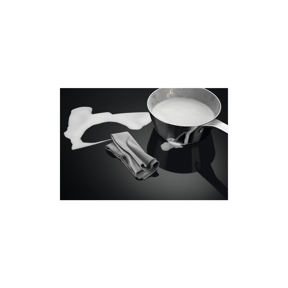 AEG CCE84779FB piano cottura Nero Da incasso 83 cm Piano cottura a induzione 4 Fornelli Cappa da incasso