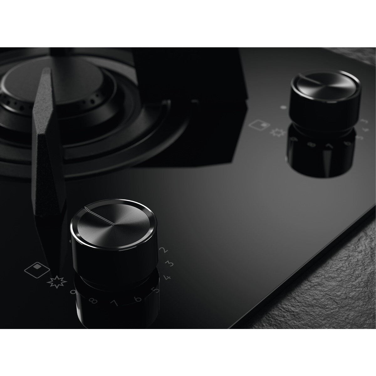 AEG PIANO GAS INDUZ. COMANDI FRONTALI 90 CM HDB95623NB Venduto come Grado C 7332543891801