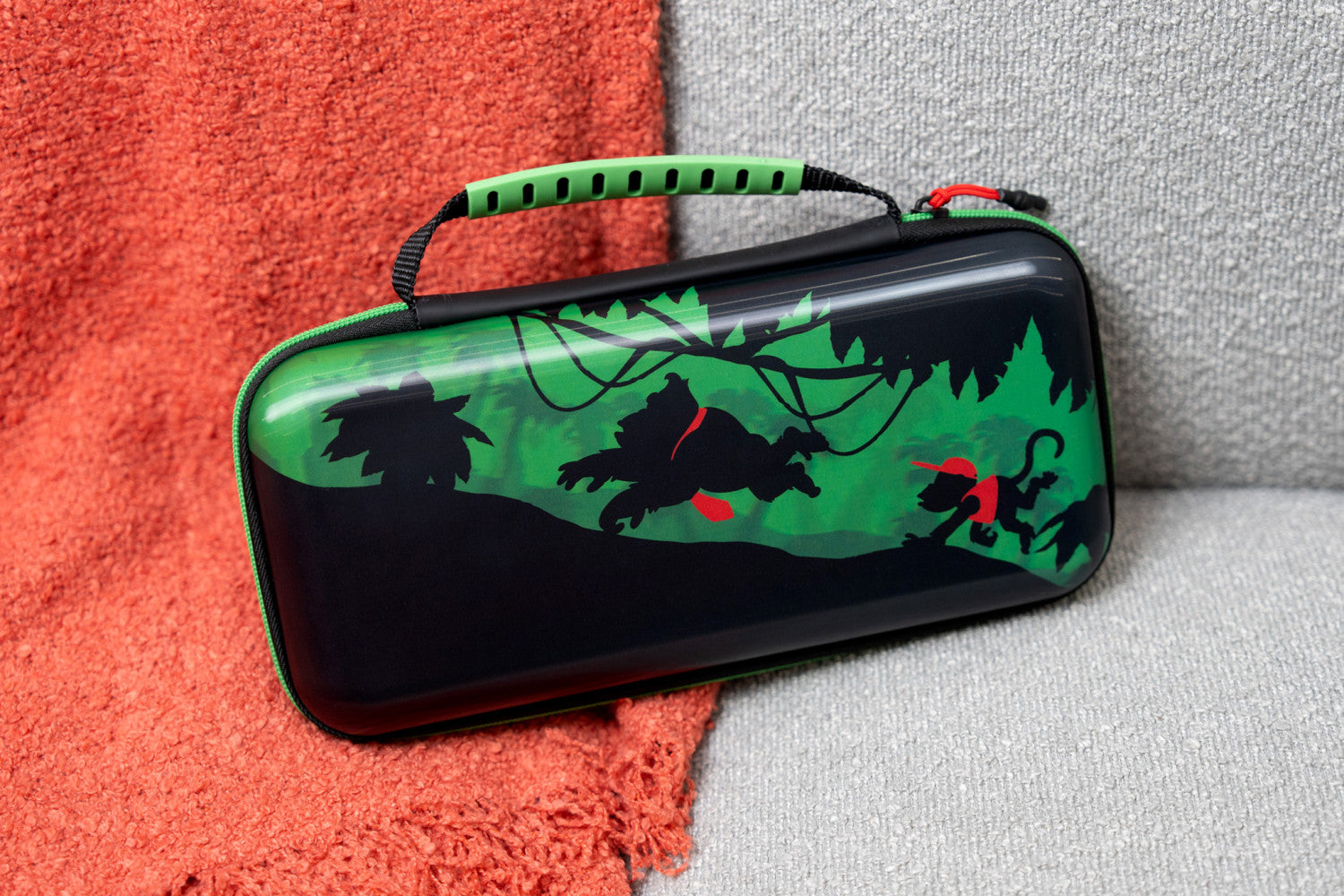 Turtle Beach TBA-8202-55 custodia per console portatile Valigia da viaggio Nintendo EVA (Acetato del vinile dell'etilene), Poliestere, Poliuretano termoplastico (TPU) Nero, Verde
