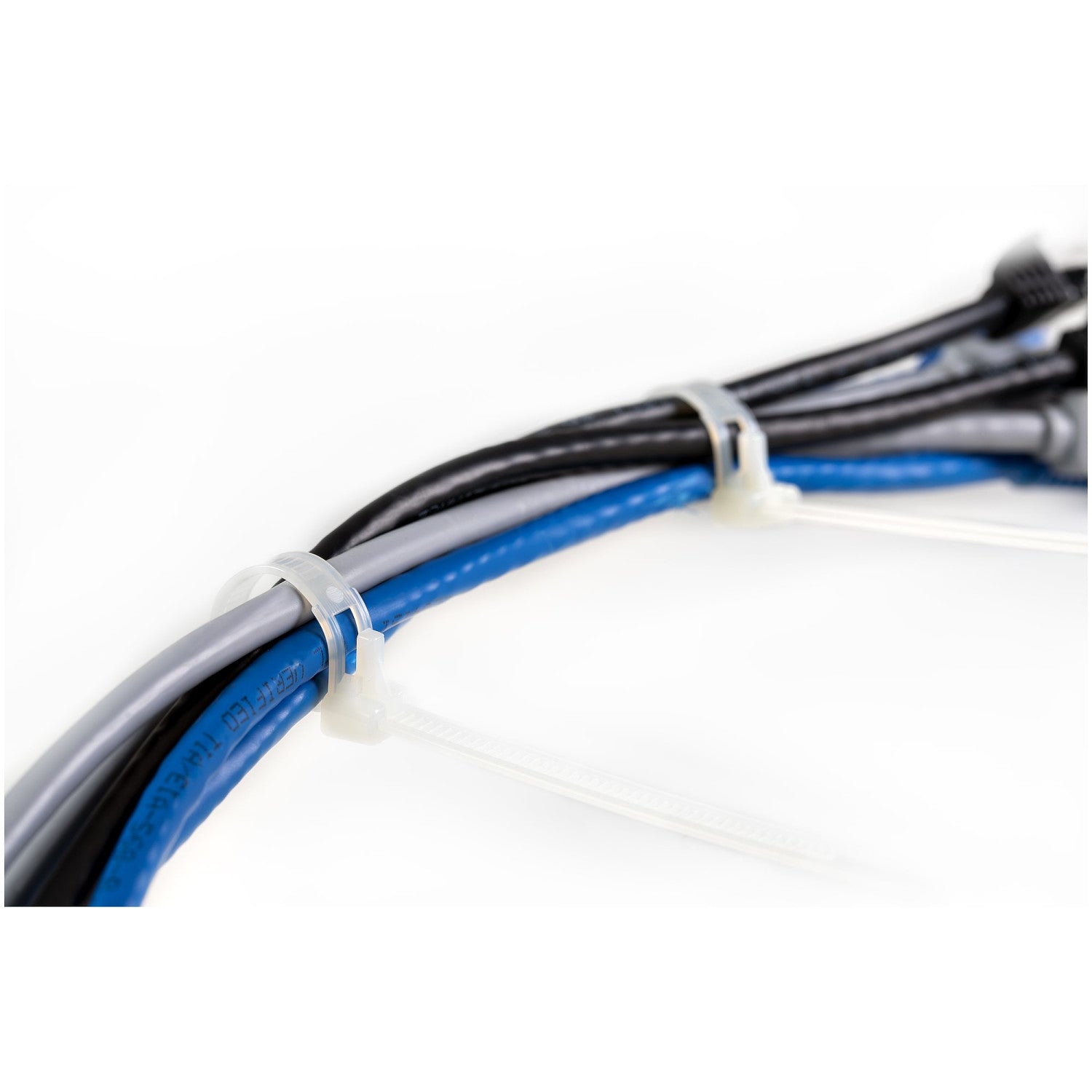 StarTech.com Fascette fermacavo riutilizzabili da 20 cm - 7 mm di larghezza, 50 mm di diametro del fascio e resistenza alla trazione 22 kg, fascette di nylon per interni/esterni, Omologati 94V-2/UL, 100 pezzi - bianco