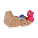 Kinetic Sand , Mini Cagnolino, 170g di Sabbia Cinetica Naturale, 1 Cagnolino a Sorpresa, 2 Accessori, Custodia a Forma di Cuccia. Giocattoli per Bambini e Bambine, 3