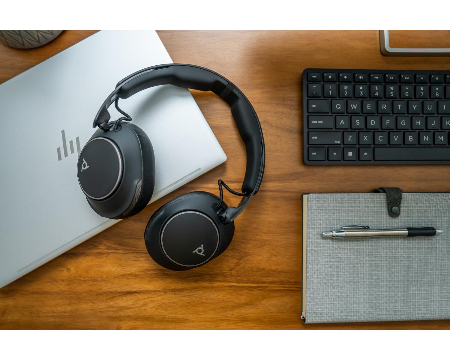 POLY Cuffie Voyager Surround 80 UC con connettore USB-C certificate per Microsoft Teams adattatore USB-C/A