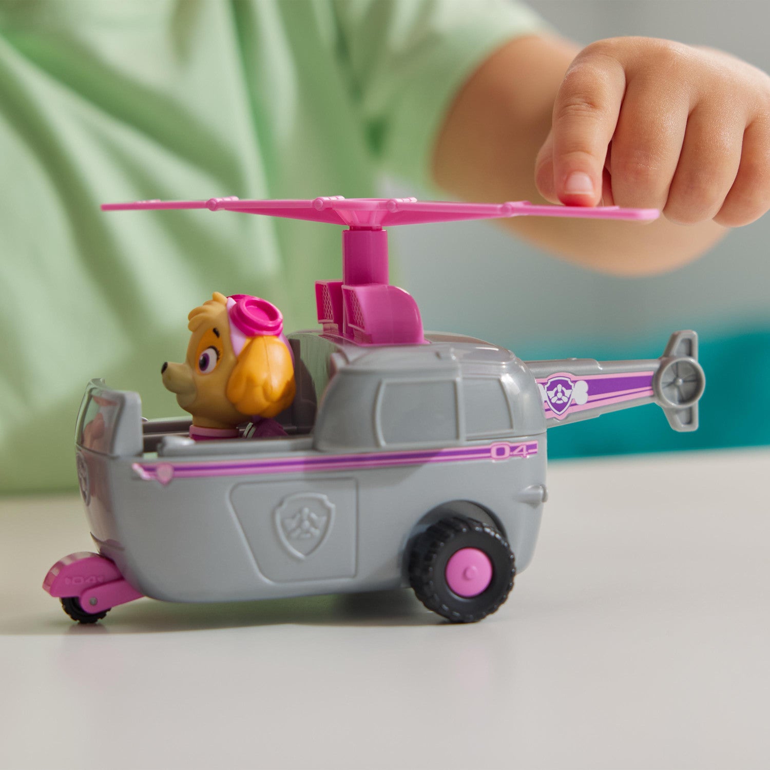 PAW Patrol , Elicottero di Skye con Personaggio Action Figure, Veicolo di Salvataggio Aereo con Elica Rotante per Missioni ad Adventure Bay, Giocattolo per Bambini e Bambine, 3 Anni