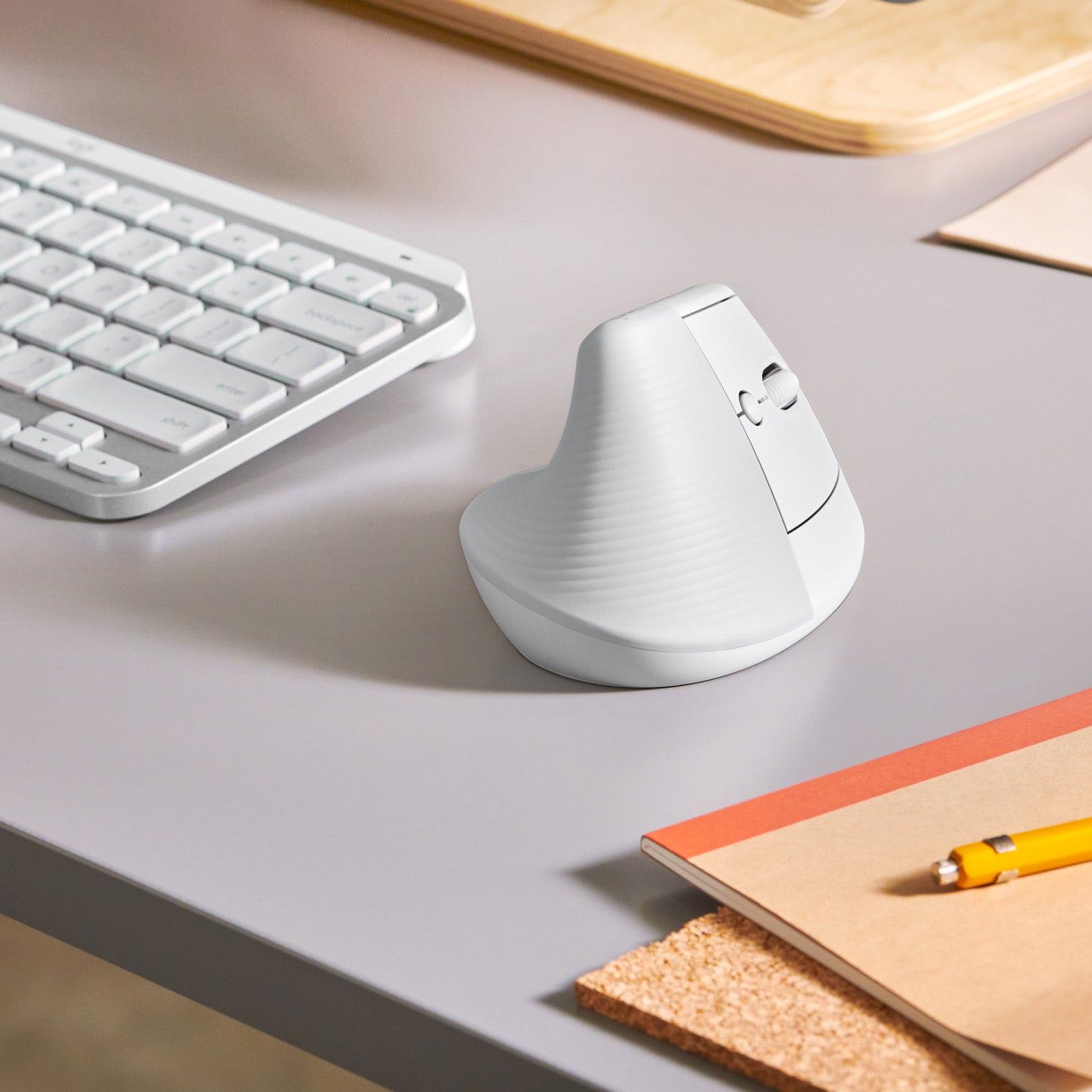 Logitech Lift mouse Mano destra RF senza fili Bluetooth Ottico 4000 DPI