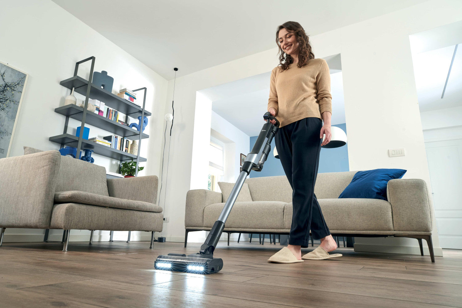 Hoover HF210HP 011 Aspirapolvere elettrica Batteria Secco EPA Senza sacchetto 1 L 165 W Grigio, Quarzo metallizzato