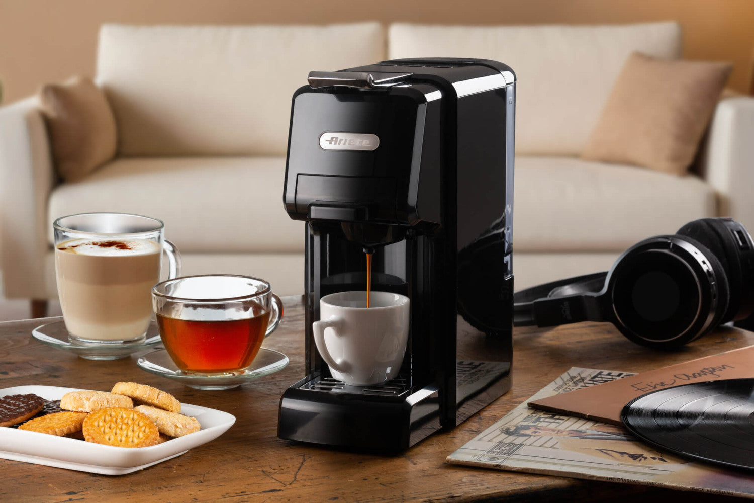 Ariete 1304/1 Macchina da caffè a cassetti, 1350W, Capacità serbatoio 0,7L, Pressione 19 bar, 2 tipologie di caffè, Capsule Nespresso e Dolcegusto , Cialde e Polvere, Nero