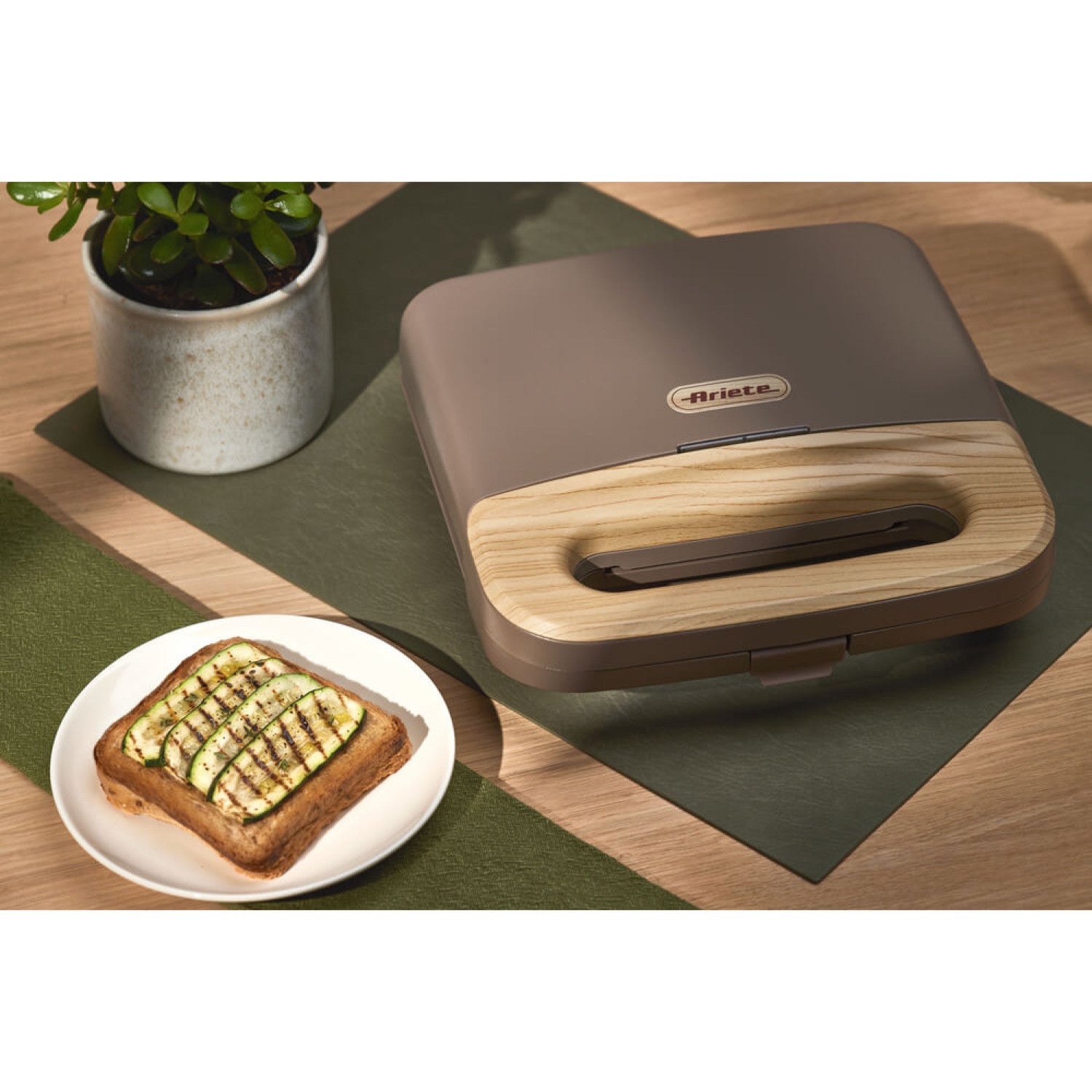 Ariete 1971 Tostiera Breakfast Wood, Griglia Elettrica Panini, 750W, Effetto Legno, Piastra Antiaderente Grill 23x13cm, Riponimento Verticale, Tortora