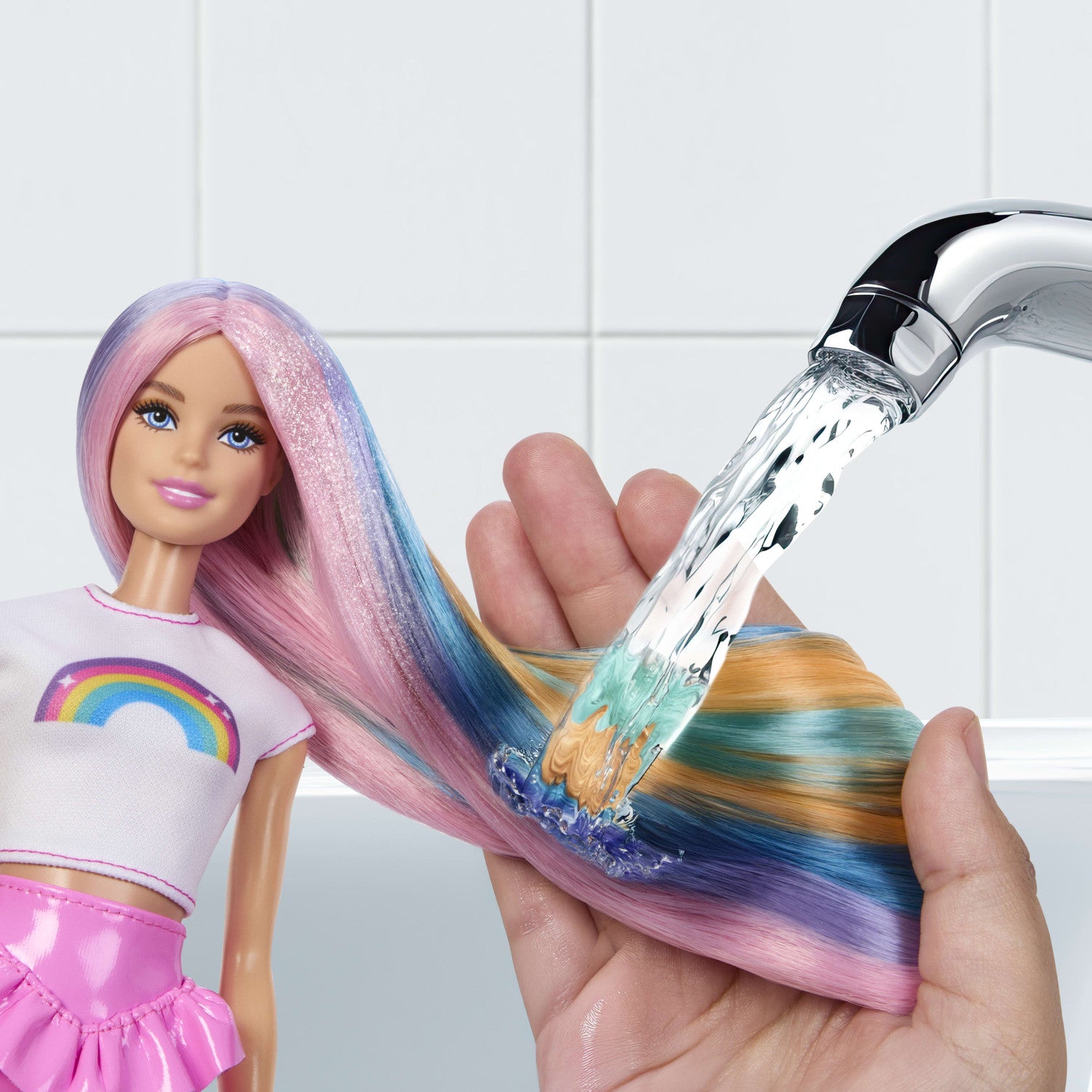 Barbie Capelli Arcobaleno, Bambola Alla Moda Con Capelli Extra Lunghi