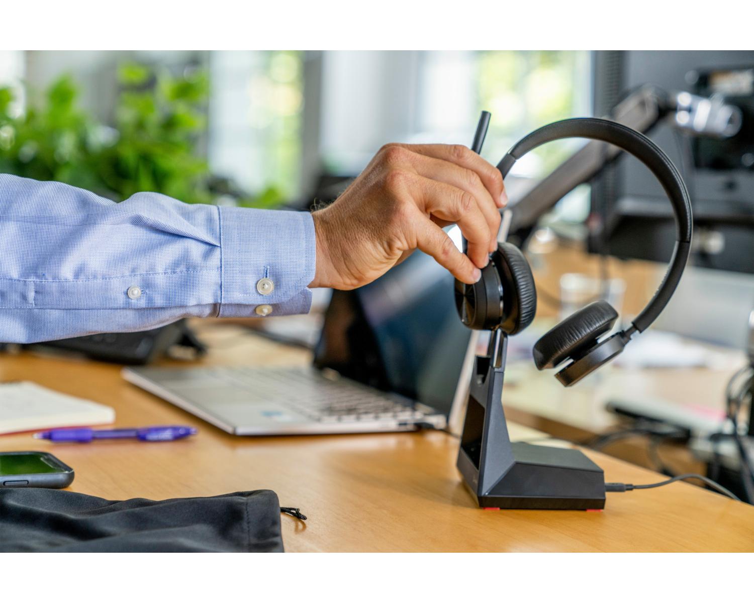 Auricolare POLY 77Y98AA Voyager 4320 Microsoft Teams Certified USB-A Headset BT700 dongle Con cavo e senza cavo Ufficio USB tipo A Bluetooth Nero