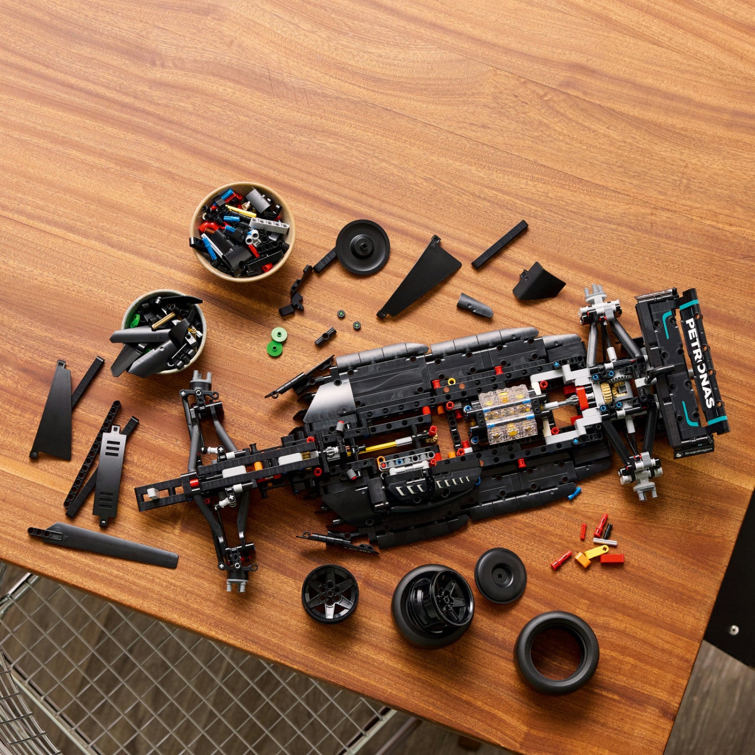 LEGO Technic Mercedes-AMG F1 W14 E Performance 1642 Pezzi 18