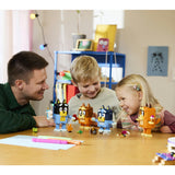 LEGO Bluey 11217 Famiglia Bluey in Mattoncini, 4 Personaggi e Accessori, 466 Pezzi, Età 5