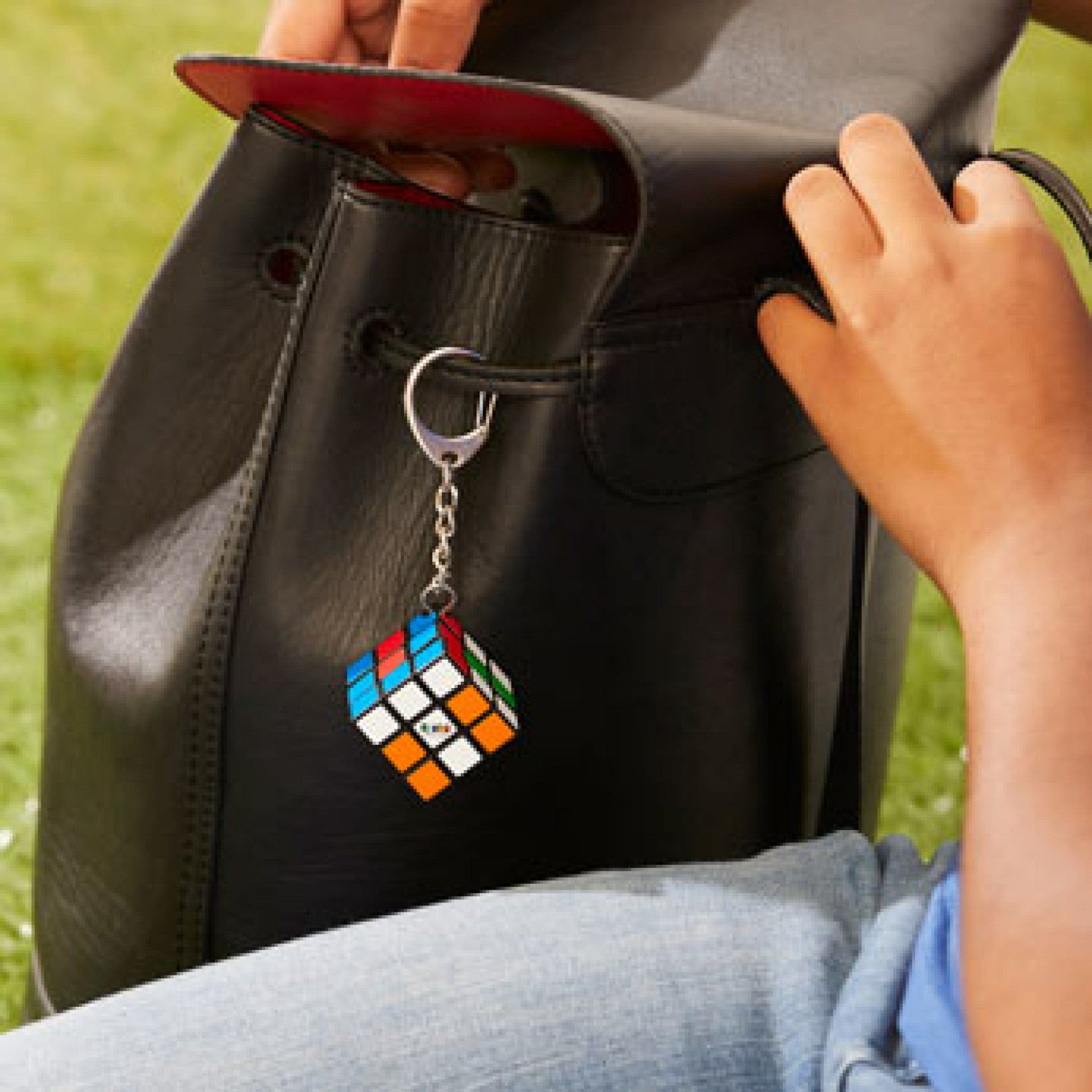 Rubik's, Spin Master, Il Cubo 3x3 Originale, Edizione in Miniatura. Accessorio Portachiavi con cubo 3x3 funzionante, per Bambini dagli 8 , Rompicapo Professionale a Combinazione di Colori.