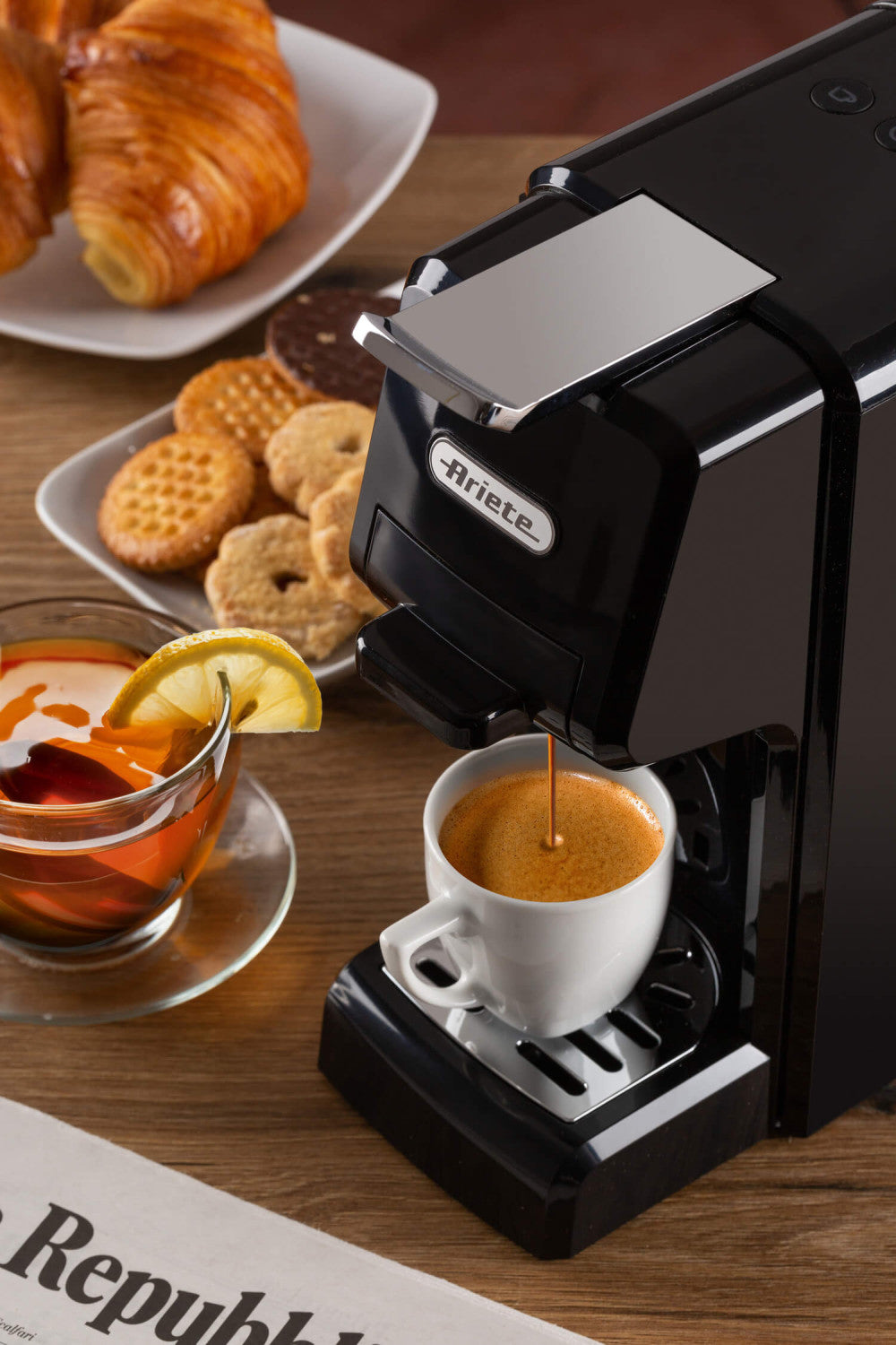 Ariete 1304/1 Macchina da caffè a cassetti, 1350W, Capacità serbatoio 0,7L, Pressione 19 bar, 2 tipologie di caffè, Capsule Nespresso e Dolcegusto , Cialde e Polvere, Nero